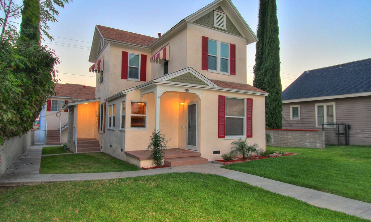 Whittier Apartment | Luxury 2-BR/2-Bath Apt. In Uptown Whittier, Nearby Disneyland, Knotts Berry Farm
