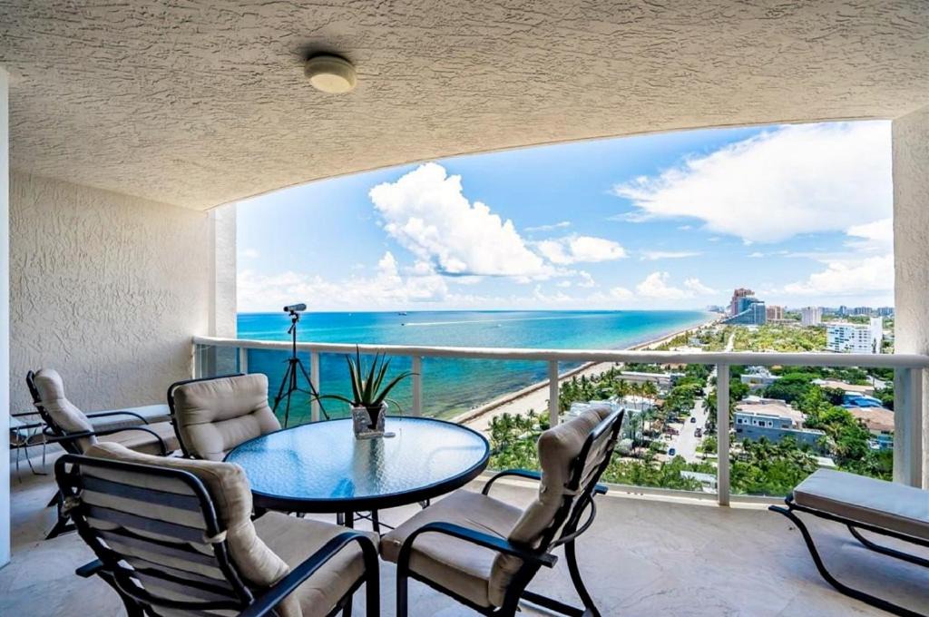 Galt Mile Apartment | Luxury 3 Bedroom Condo with Ocean and City Views