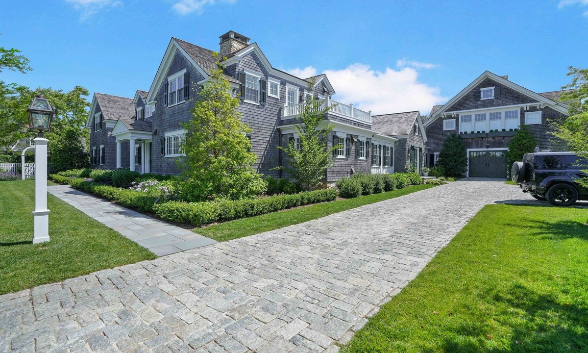 Katama House | Luxury 3 Field Club Compound with Pool and Barn