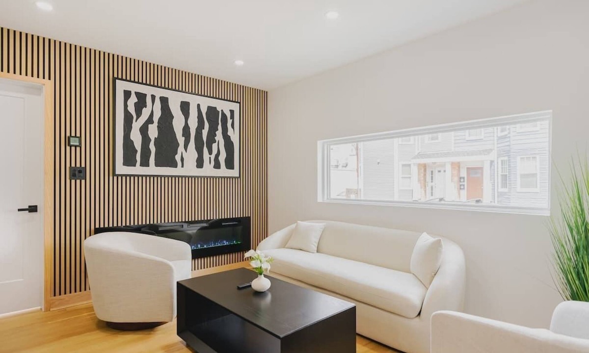 Central-Maverick Square - Paris Street Apartment | Luxury 3BD Short Walk to Airport