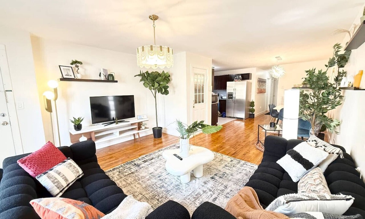 The Heights House | Luxury 3BR 2BR Retreat NYC+ Gateway+Free 1 Parking