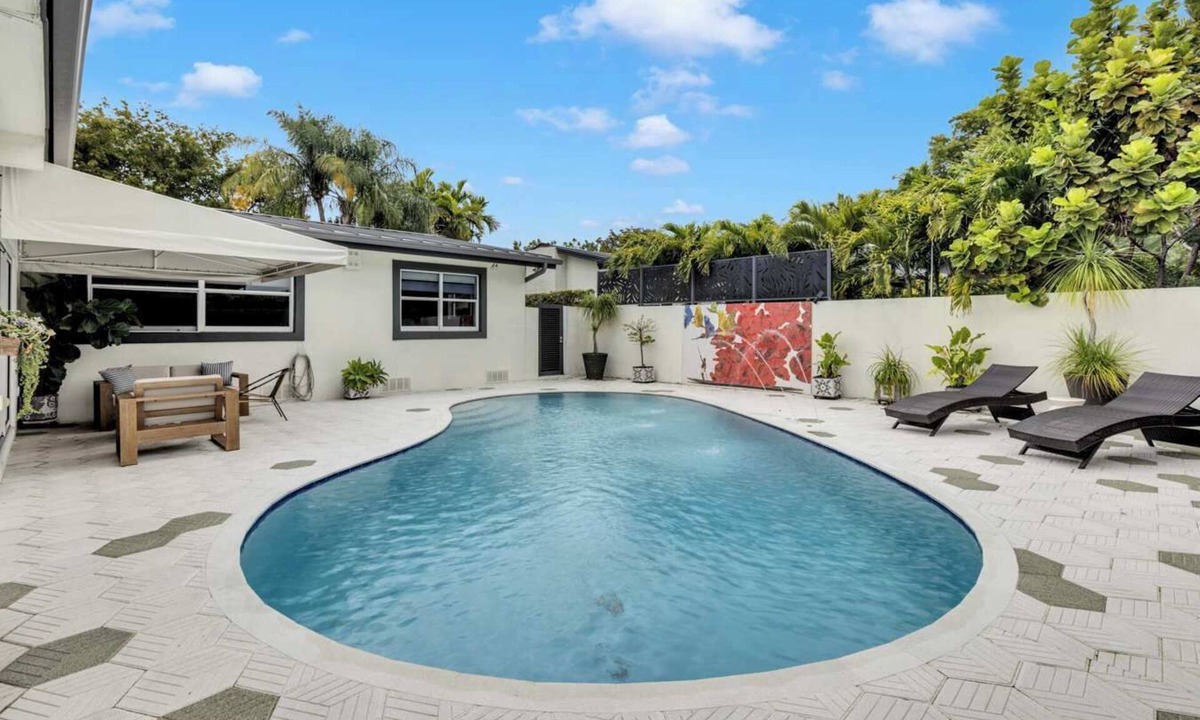 Northeast Coconut Grove House | Luxury 4BR Coconut Grove Home w/Pool & BBQ