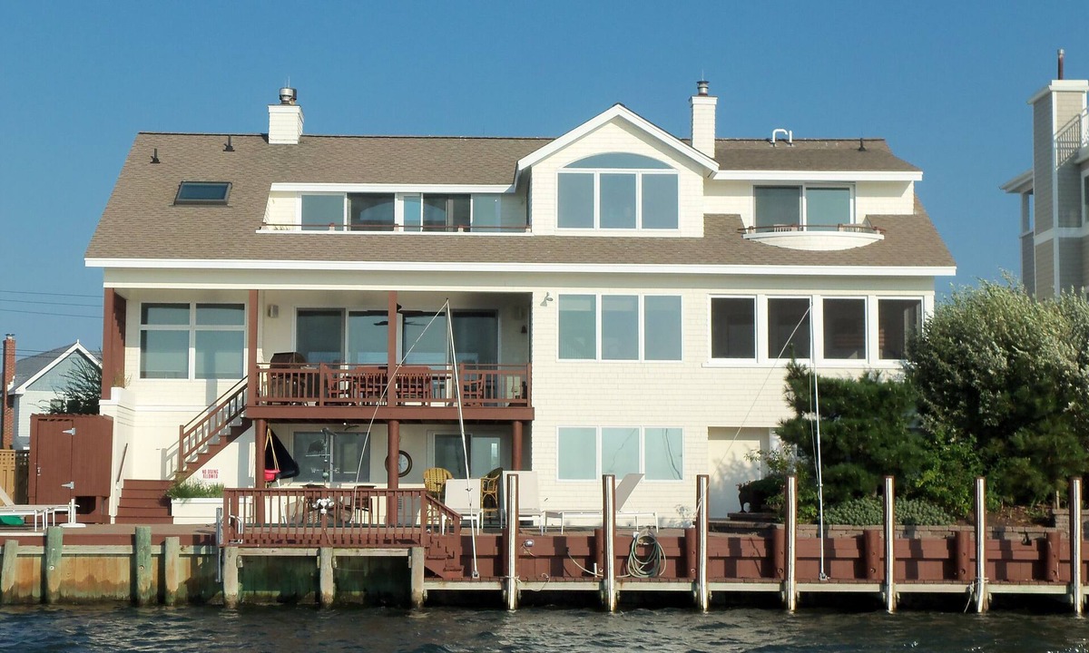 High Bar Harbor House | Luxury 6 bedroom bayfront home: pool, sleeps 14 Aug. 15 - Labor Day: Discounted