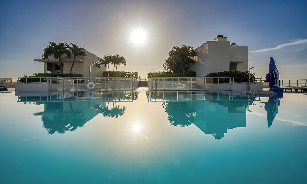Hollywood Condo | Luxury beach Condo with ocean view right at Hollywood boardwalk