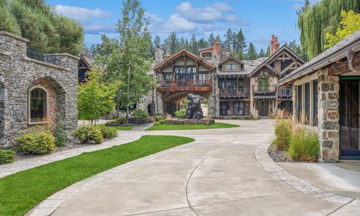 Bigfork Ski Chalet | Luxury Bear Dance Chalet in exclusive gated community! Fireplace! Boat Dock!