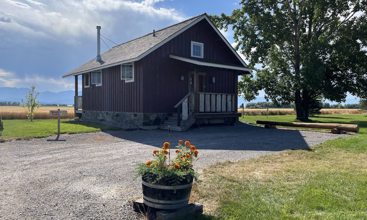 Somers Apartment | Luxury Cabin on a 300 acre farm with Spectacular views of Flathead Lake