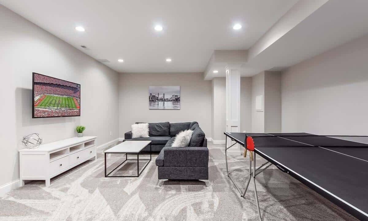 Downtown Columbus House | Luxury Columbus Townhouse with Game Room & Patio