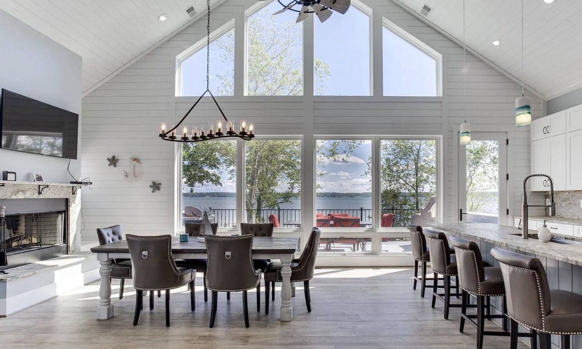 St. Leonard House | Luxury estate with jacuzzi and private pier