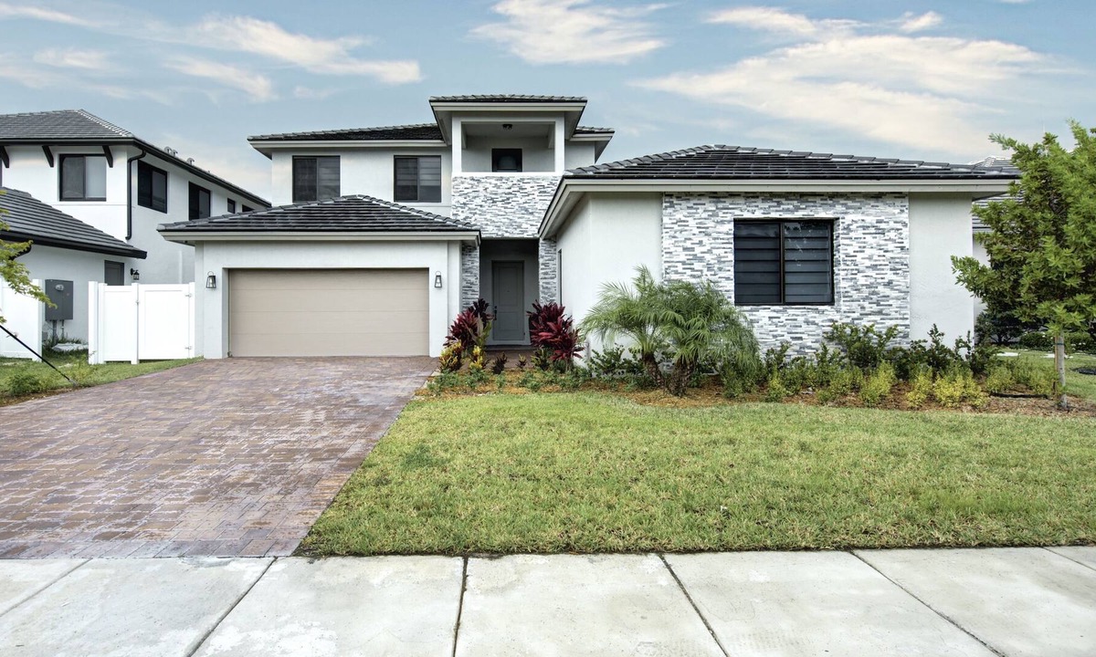 Miramar House | Luxury Family Getaway