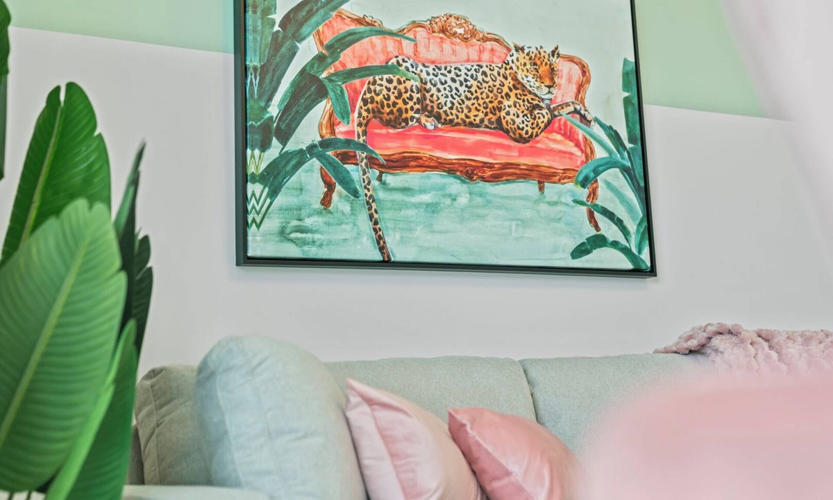 Parkside Condo | Luxury Girls Getaway | Downtown Hollywood | Private Pool | Near Beach