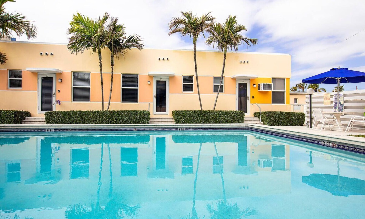 Hollywood Condo | Luxury Hollywood Beach Cottage, Modern Amenities steps from beach and boardwalk