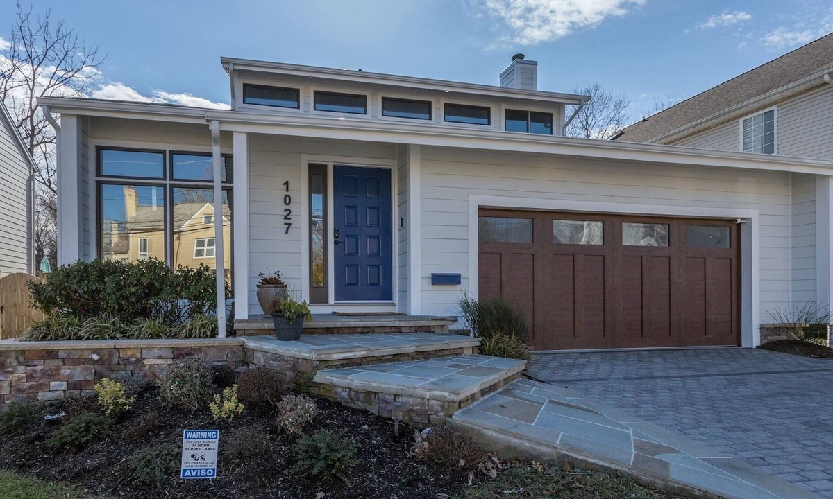 Annapolis House | Luxury home! 1 mi from USNA! 3 Bd/3.5 Ba with Private Heated & Salted Pool!
