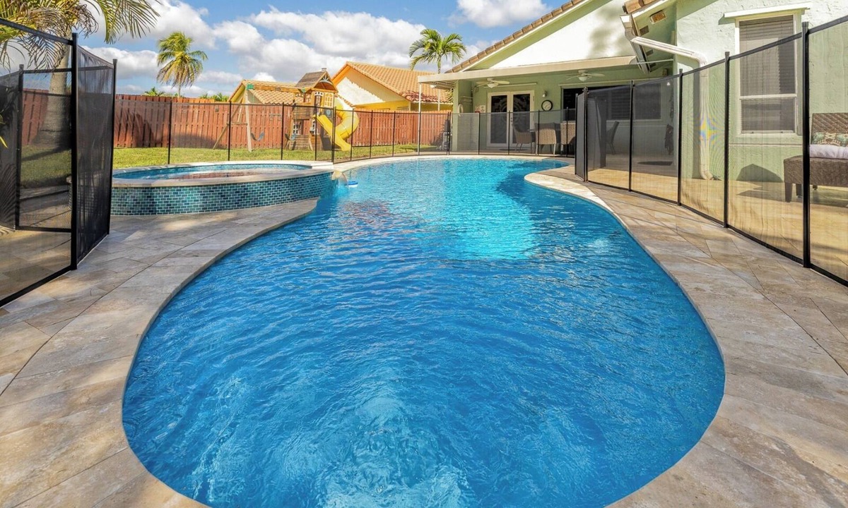Boca Del Mar House | Luxury Home -Heart of Boca Raton - Gorgeous w/Stunning Pool & Huge Private Yard