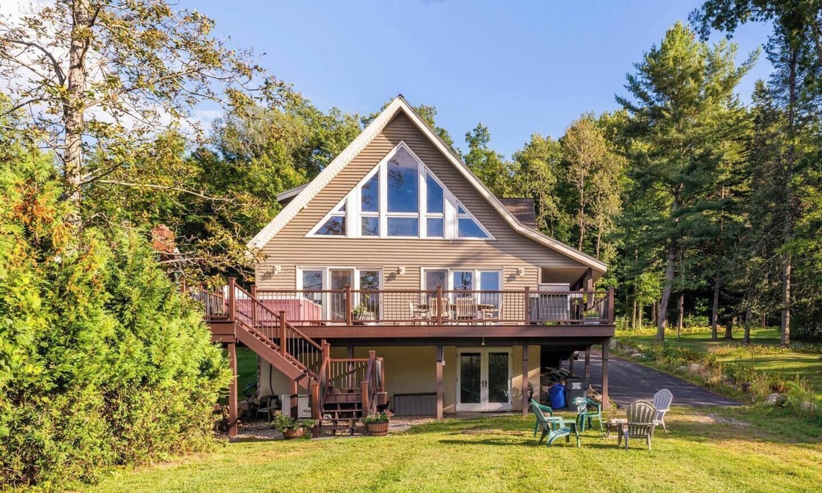 Broadalbin House | Luxury Lake House: Private Beach, Hot Tub, Firepit, A/C, Grill, Deck, more!