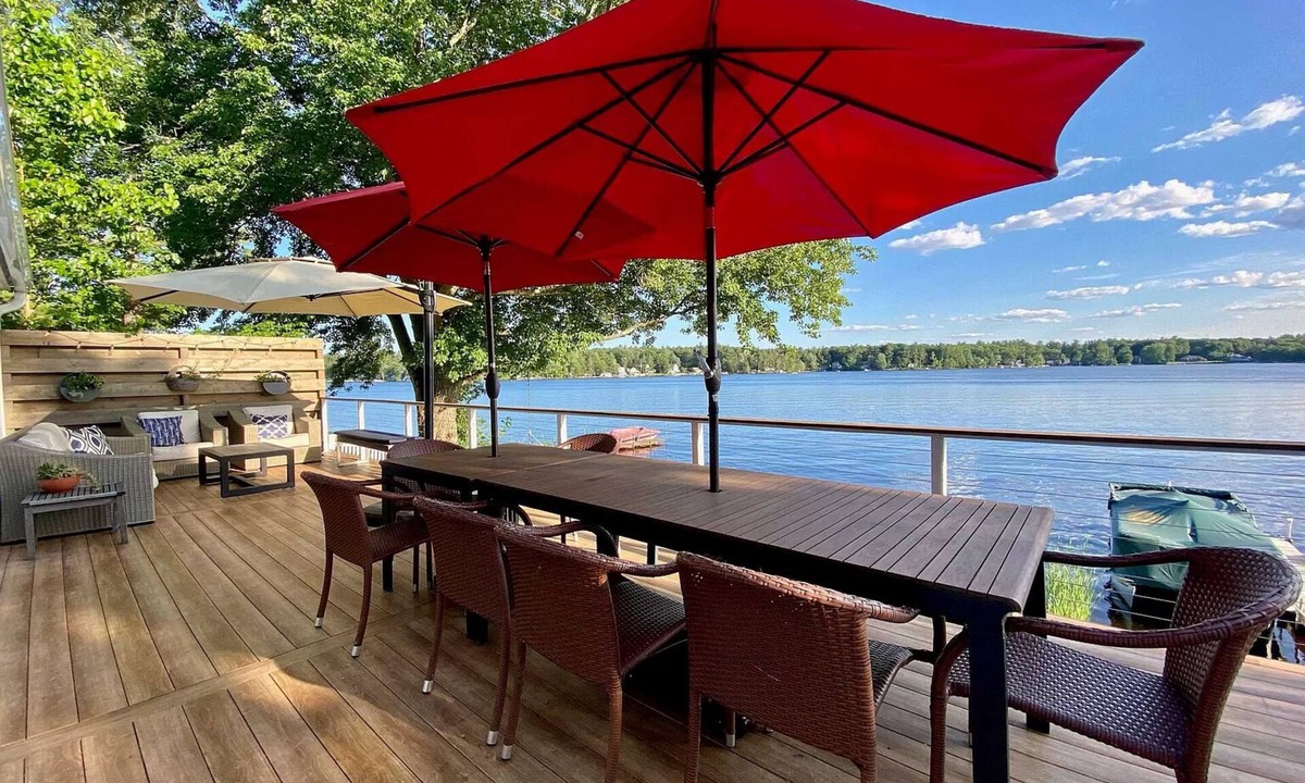 Sandown House | Luxury Lakefront Retreat - Private Beach, Dock & Cozy She Shed