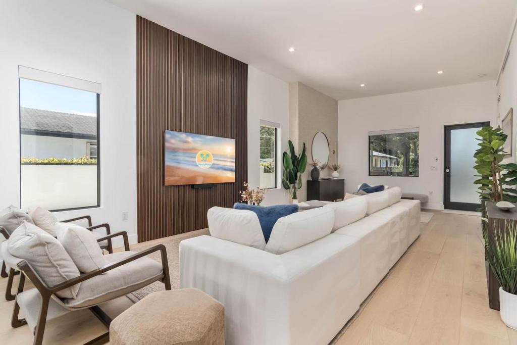 Buena Vista Villa | Luxury Miami Oasis Heated Pool & BBQ