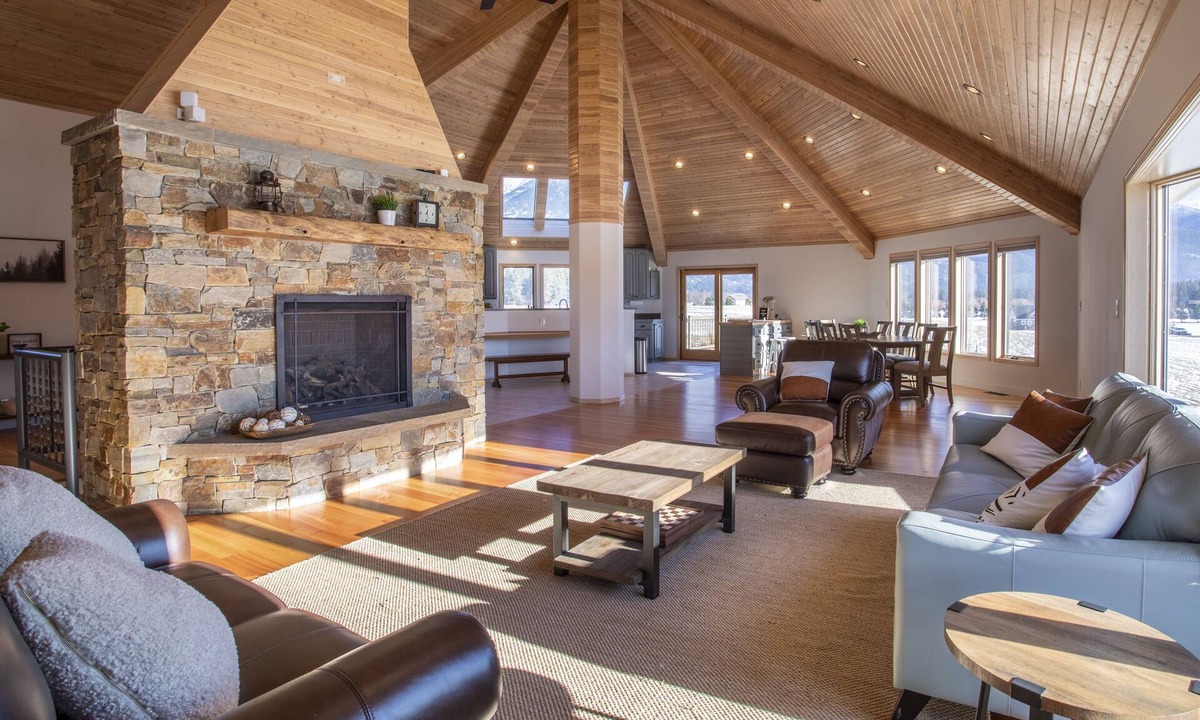 Kalispell House | Luxury Montana Homestead