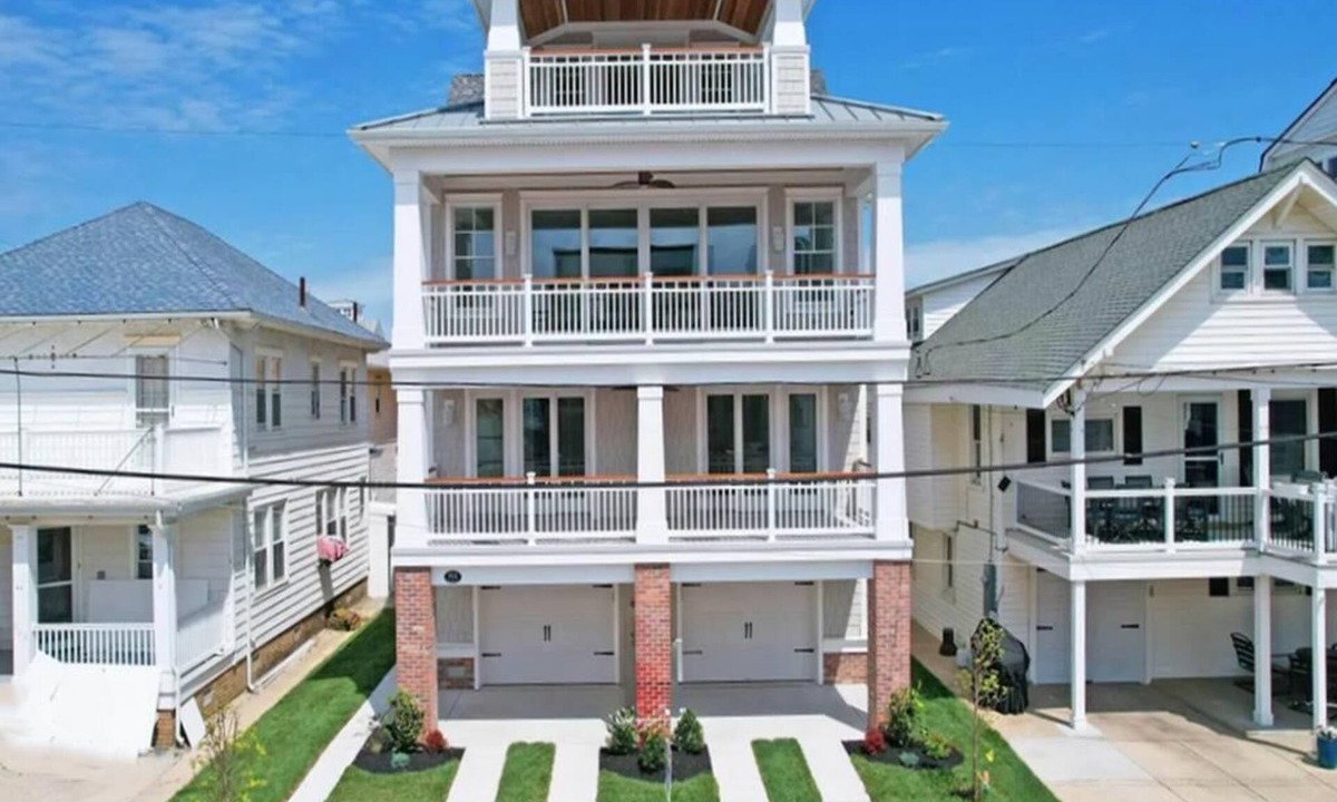 North End House | Luxury Newer Single Family Home Near North End Beach & Boardwalk Features 5BR, Elevator, Sleeps 14