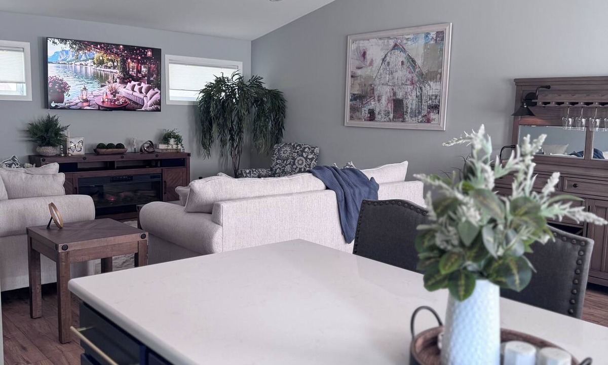 Canton House | Luxury North Canton Retreat, Sleeps 4, Jetted Soaking Tub