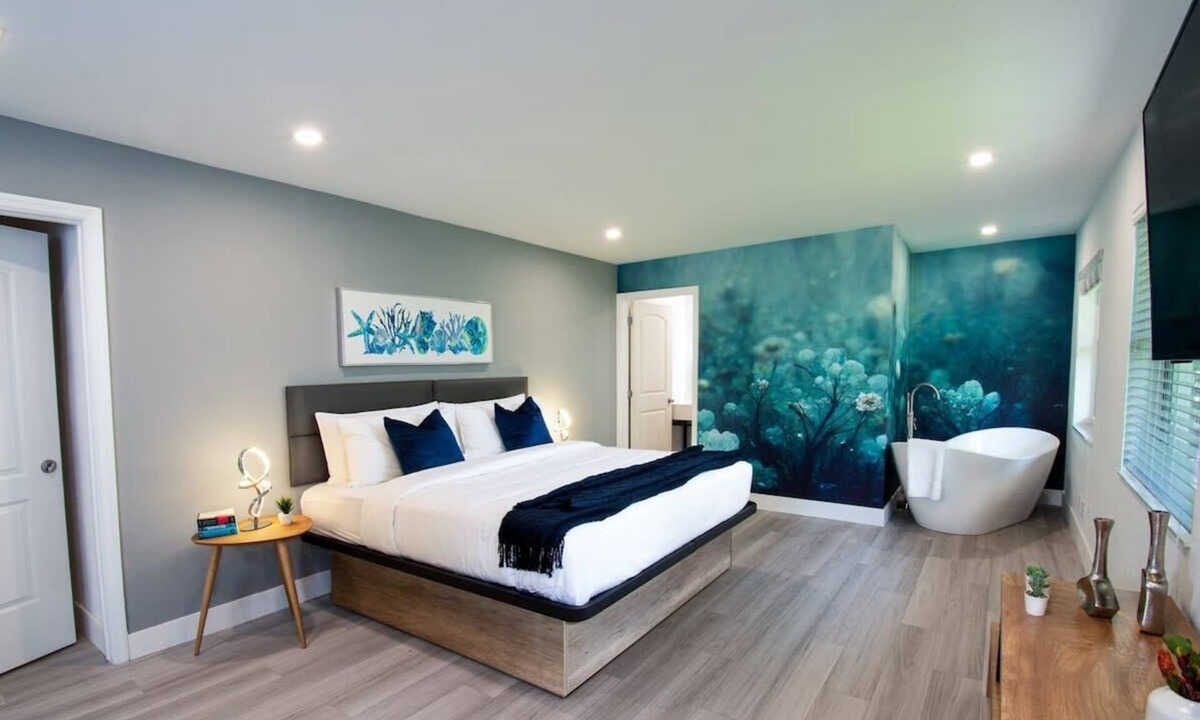 Poinciana Park Hotel | Luxury Oasis in Fort Lauderdale