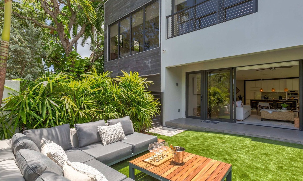 Colee Hammock House | Luxury OASIS of Las Olas -2 Story home w/ HOT TUB