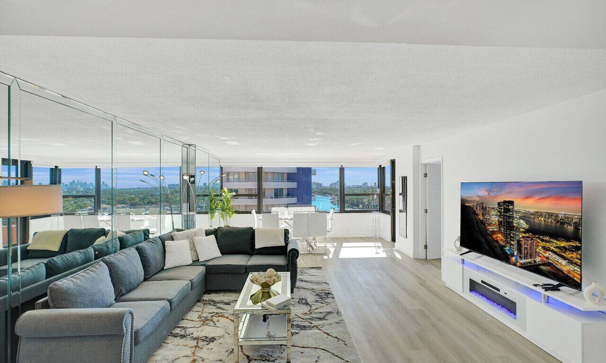 Mid Beach Apartment | Luxury Ocean View Condo/Beach Service/1521