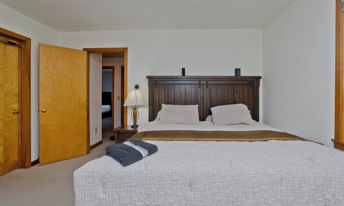Amherst House | Luxury Retreat in Amherst