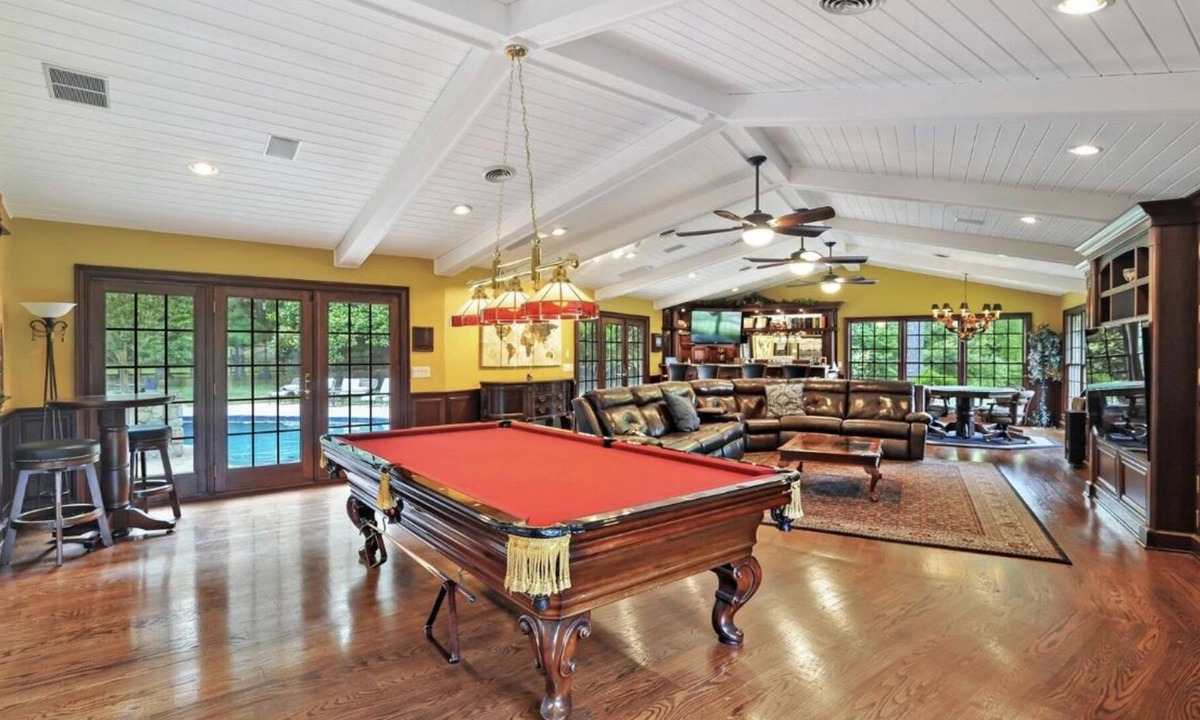 Dover House | Luxury Retreat in Dover with Pool and Pond