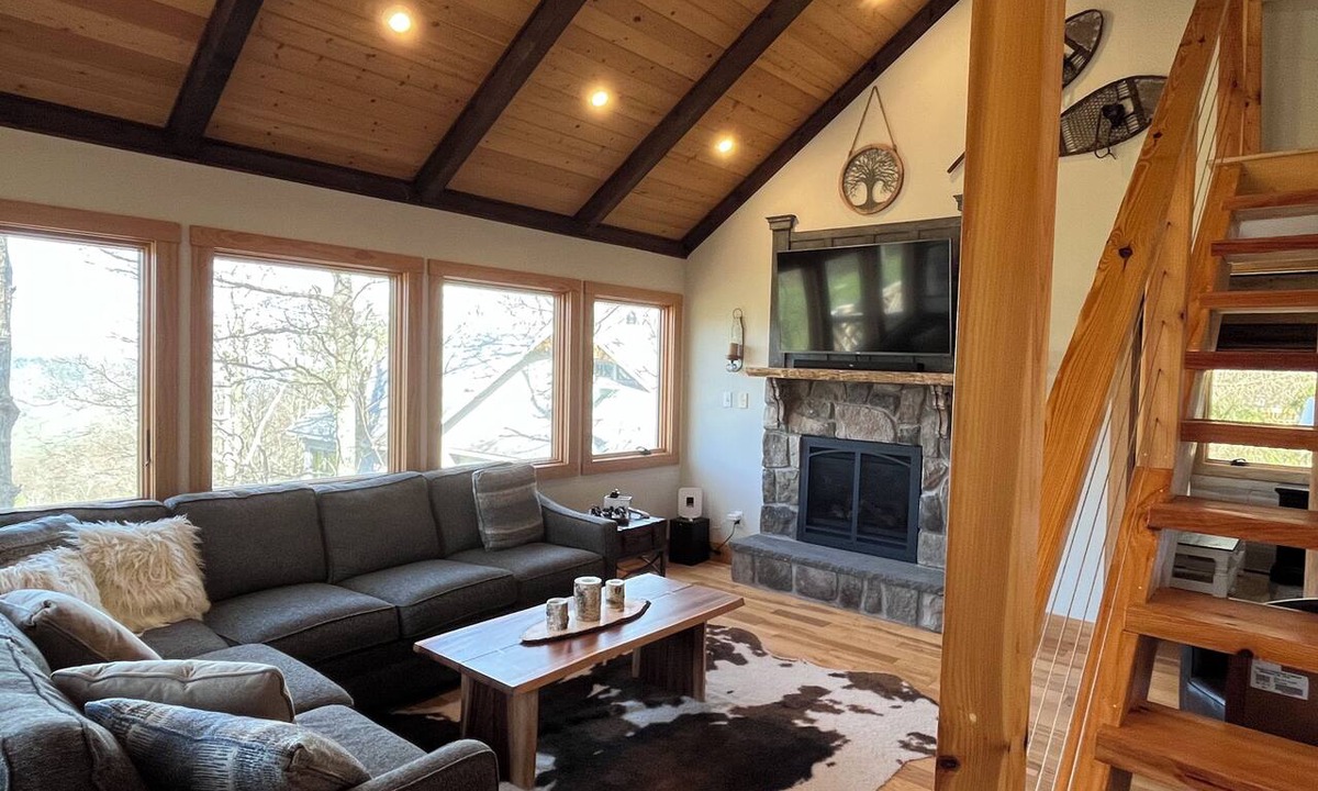 Treeloft Ski Chalet | Luxury Ski-in/Ski-out Chalet with Mountain Views at Wintergreen Resort