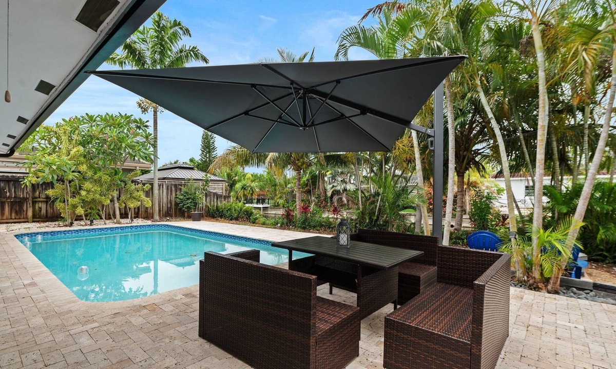 Fort Lauderdale House | Luxury Stay Waterfront at Blue Lagoon | Pool | Fenced Yard | Prime Location Dog OK