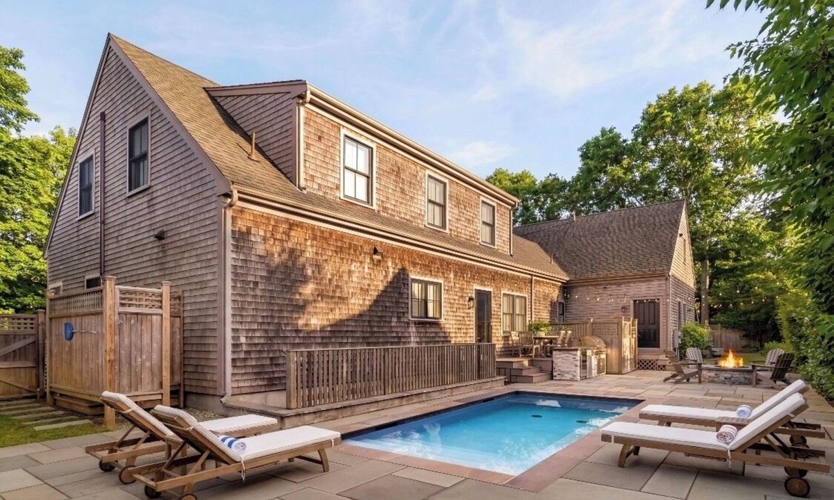Nantucket Town House | Luxury Surfside Home 5BR Heated Pool + Outdoor Kitchen + Fire Pit Walk to Beach