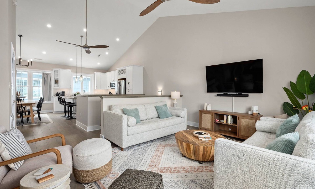 Caine Woods House | Luxury Town Home with Pool