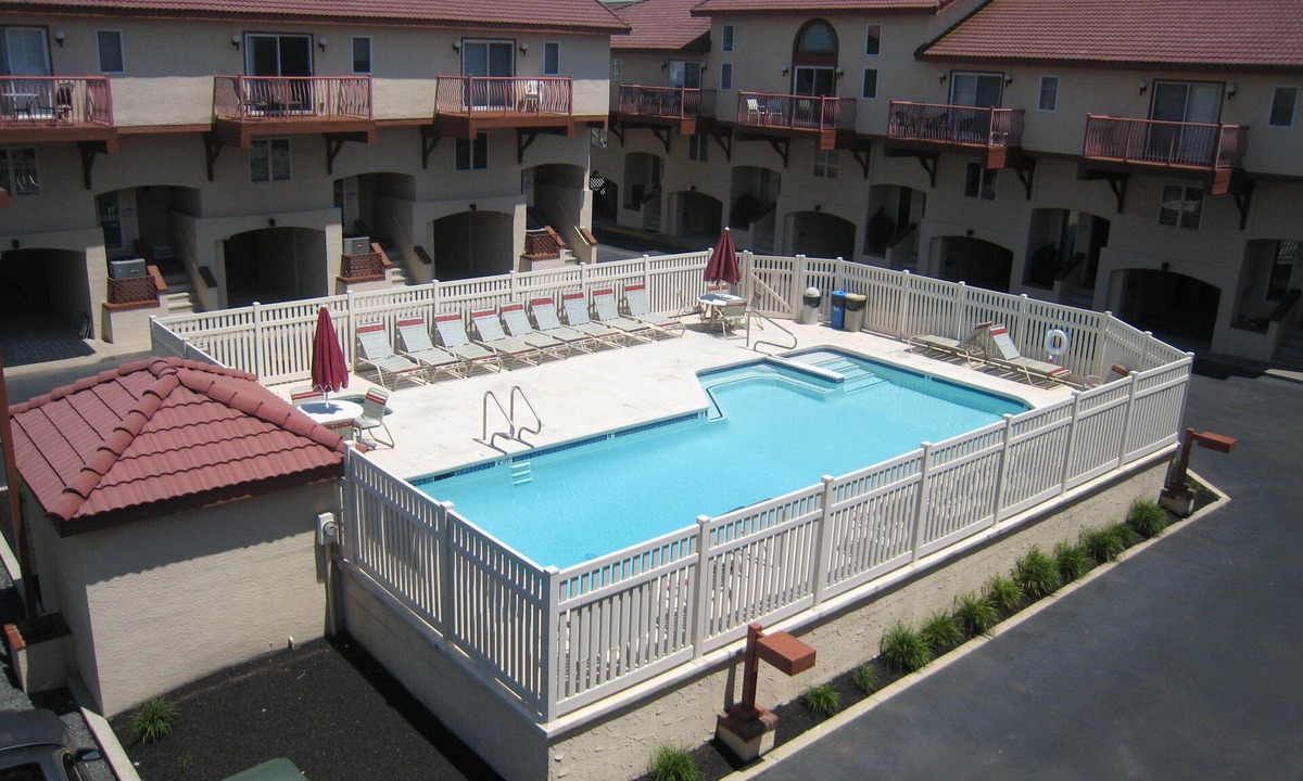 Diamond Beach House | Luxury Townhouse - Next to Private Beach & Pool-Sunday to Sunday