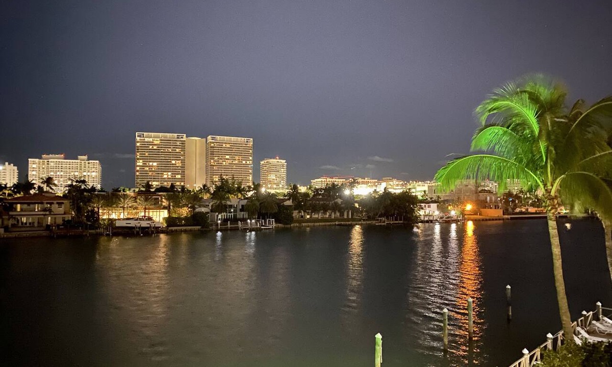 Bay Harbor Islands Condo | Luxury Vacation Rental Waterfront Condo Bal Harbour Miami Beach