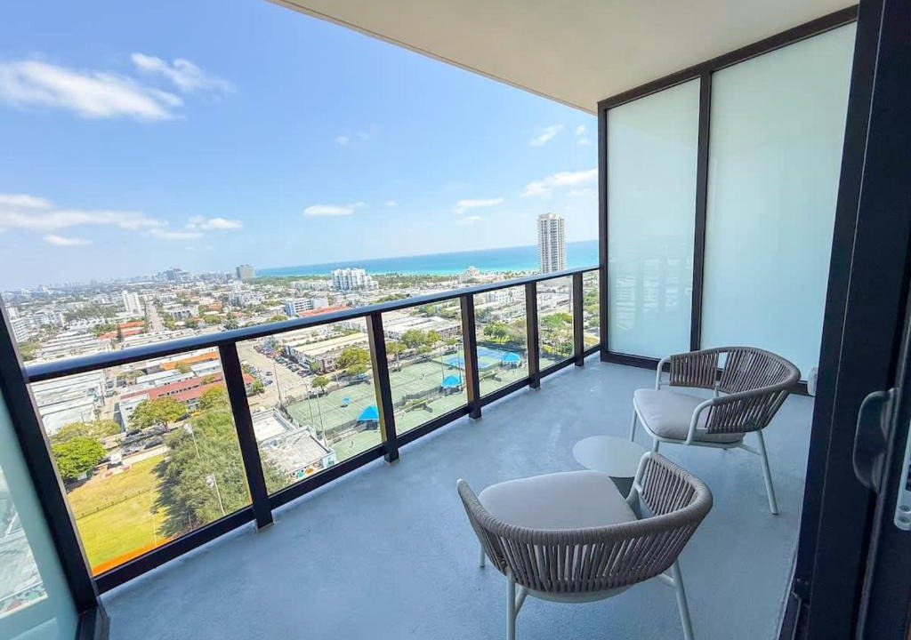 North Beach Apartment | Luxury View-Walk to beach!