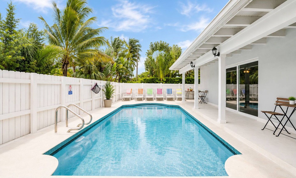 South Lake Villa | Luxury Villa with Heated Pool close to Beach