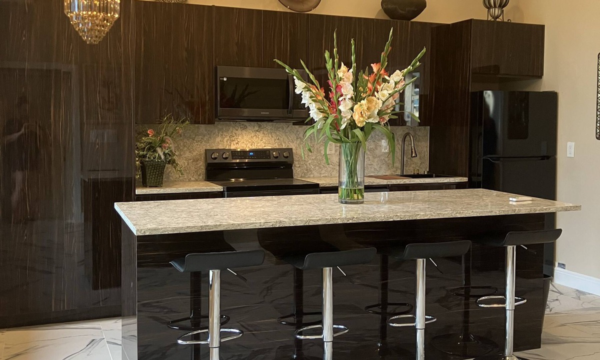Hillsboro Pines House | Luxury Villa with full size washer and dryer within 5 miles of the beach
