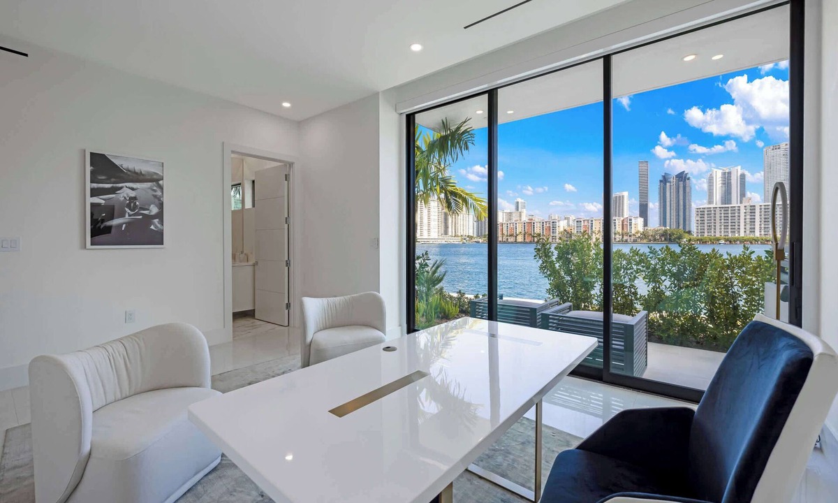 Eastern Shores House | Luxury Waterfront 4BR Home Near Bal Harbour Shops