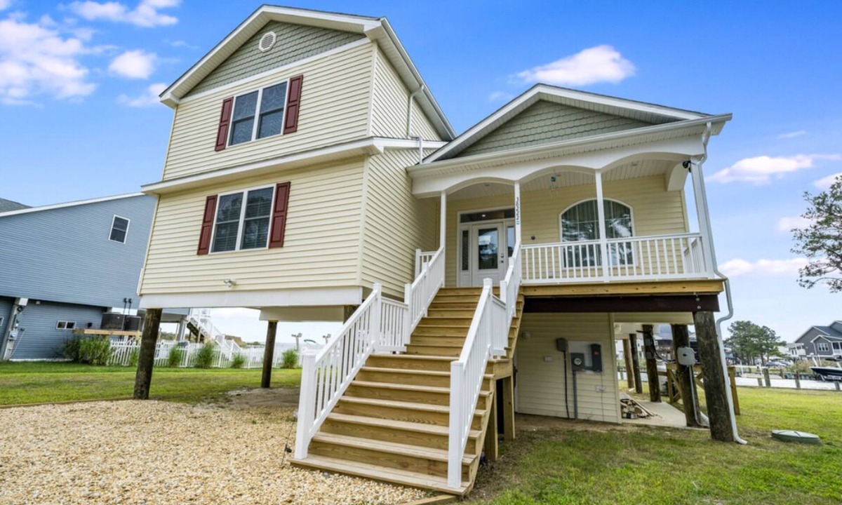 Captain's Cove House | Luxury Waterfront Escape, Private Dock, Bay Views & Near Chincoteague Sleeps 10