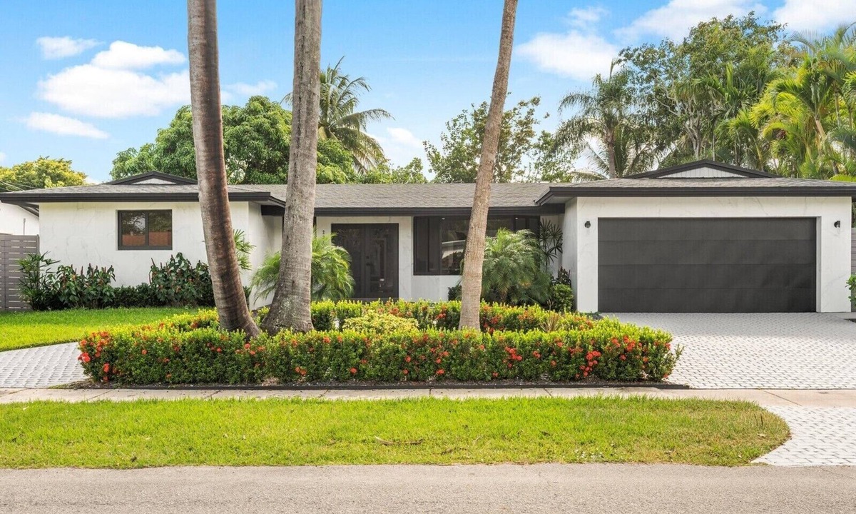 Ojus House | Luxury Waterfront Miami Retreat Near Aventura