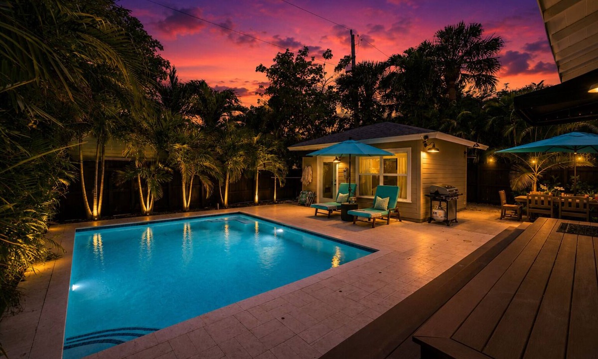 Flamingo Parks House | Luxury Wellness Escape | Heated Pool + Peloton