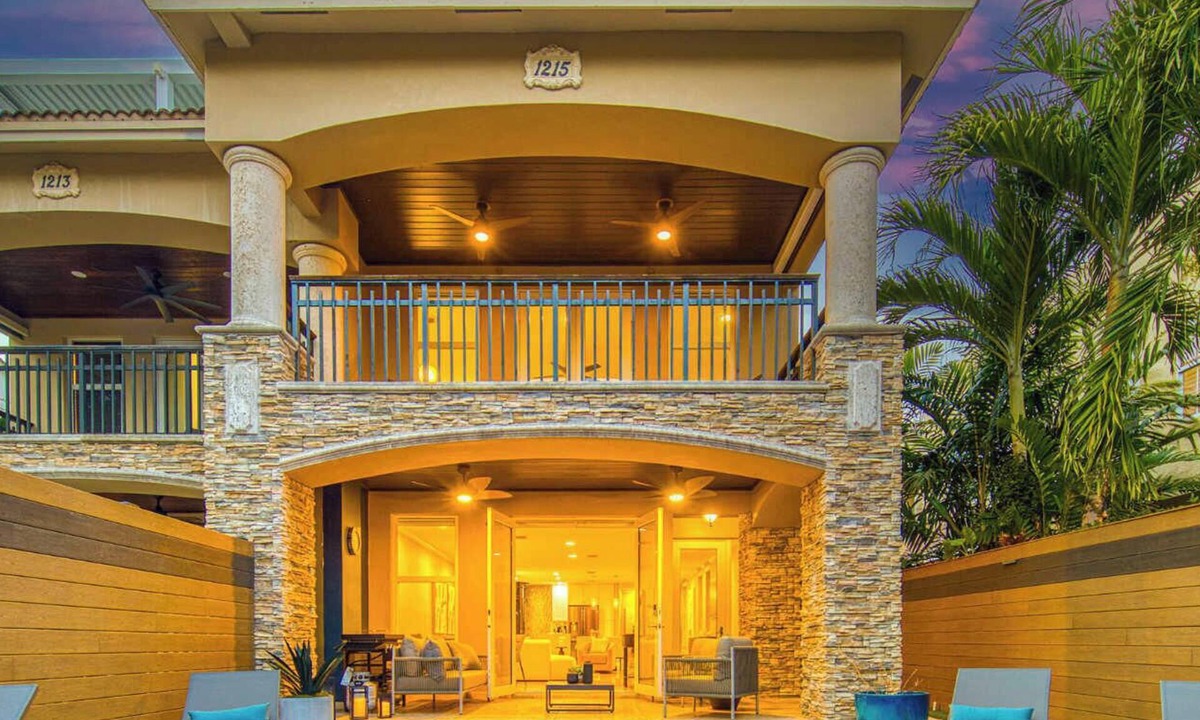 Downtown Fort Lauderdale House | LVS Aurea Walk to Las Olas, Heated Pool, Spacious 9-Bed