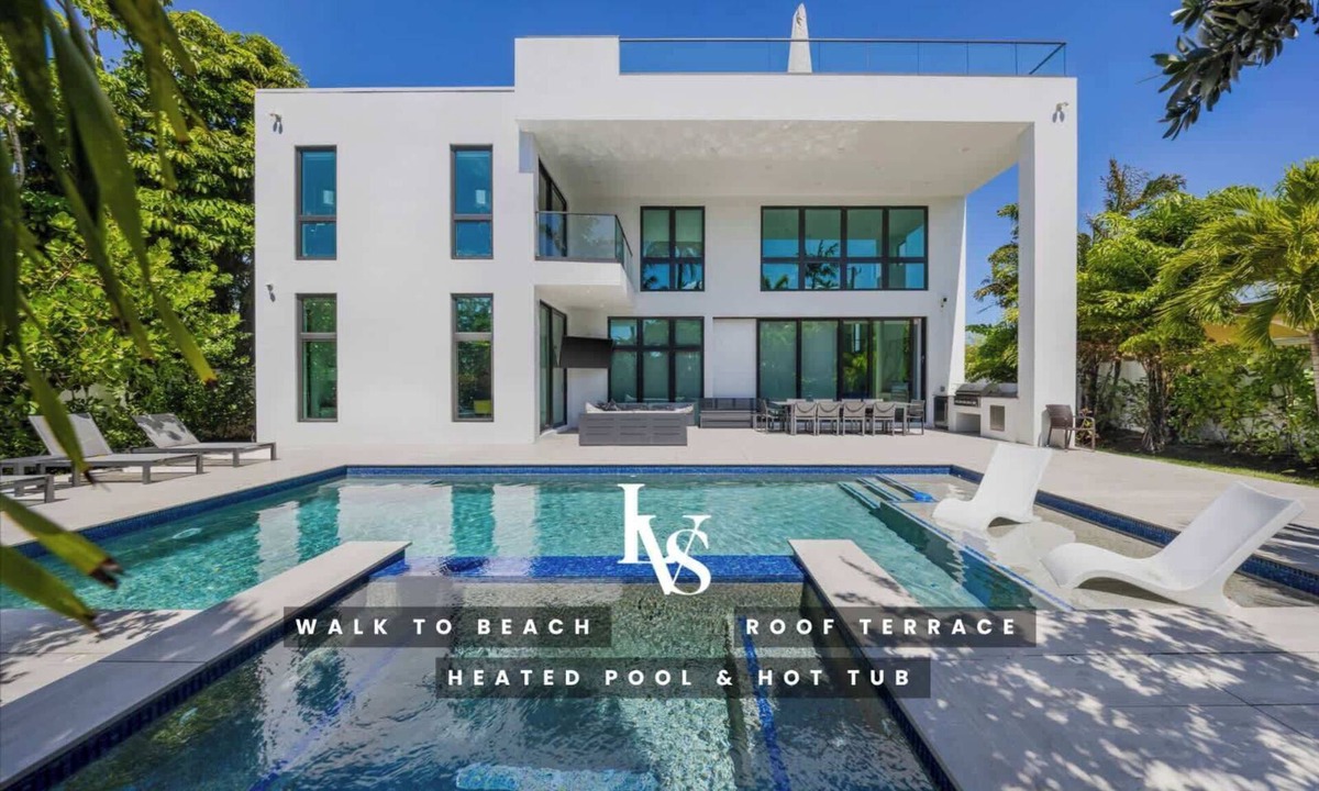Harbour Inlet House | LVS Villa Blanco 6BR Coastal Oasis with Rooftop Sunset Deck, Heated Pool, Spa & Walk-to-Beach Access