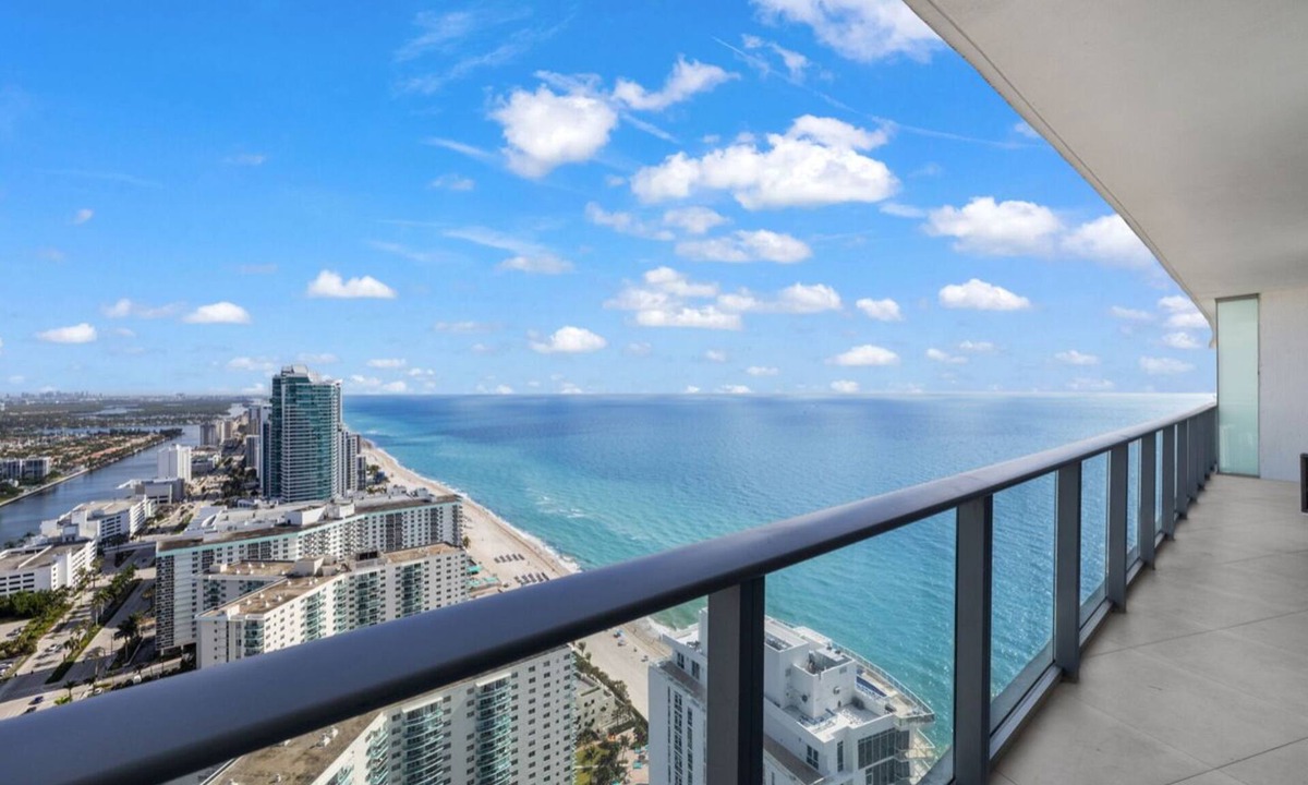 Hollywood South Central Beach Resort | Lyfe Resort and residences, Ocean Front 35th floor, great views guaranteed!