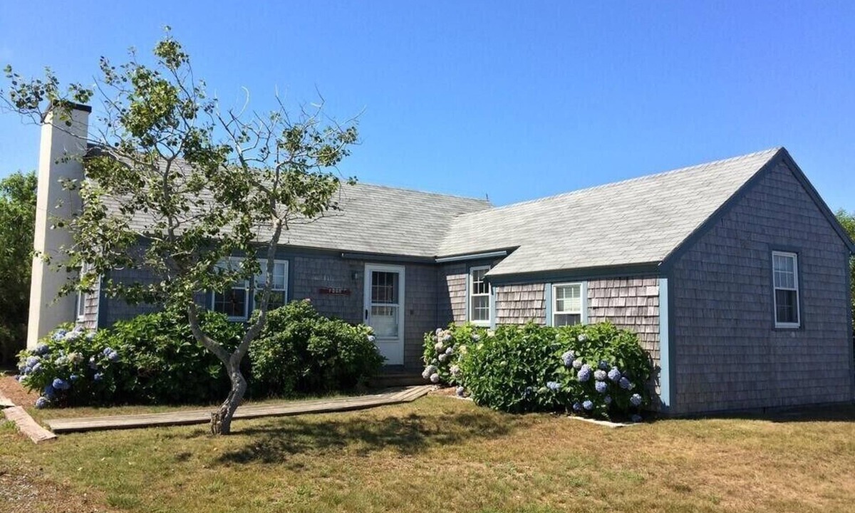 Madaket Cottage | Madaket, beach walking distance! Single house 3 bdr-2bths