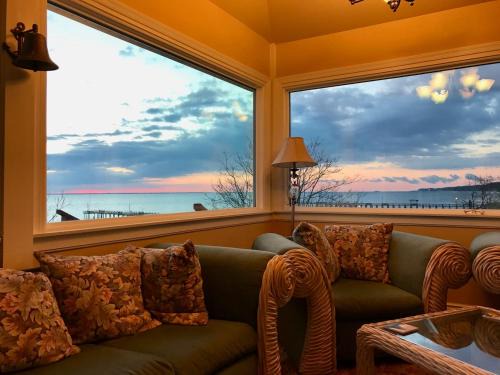 Port Republic House | Magical Bayfrnt Home, Pier, Beach, Fossils, trails