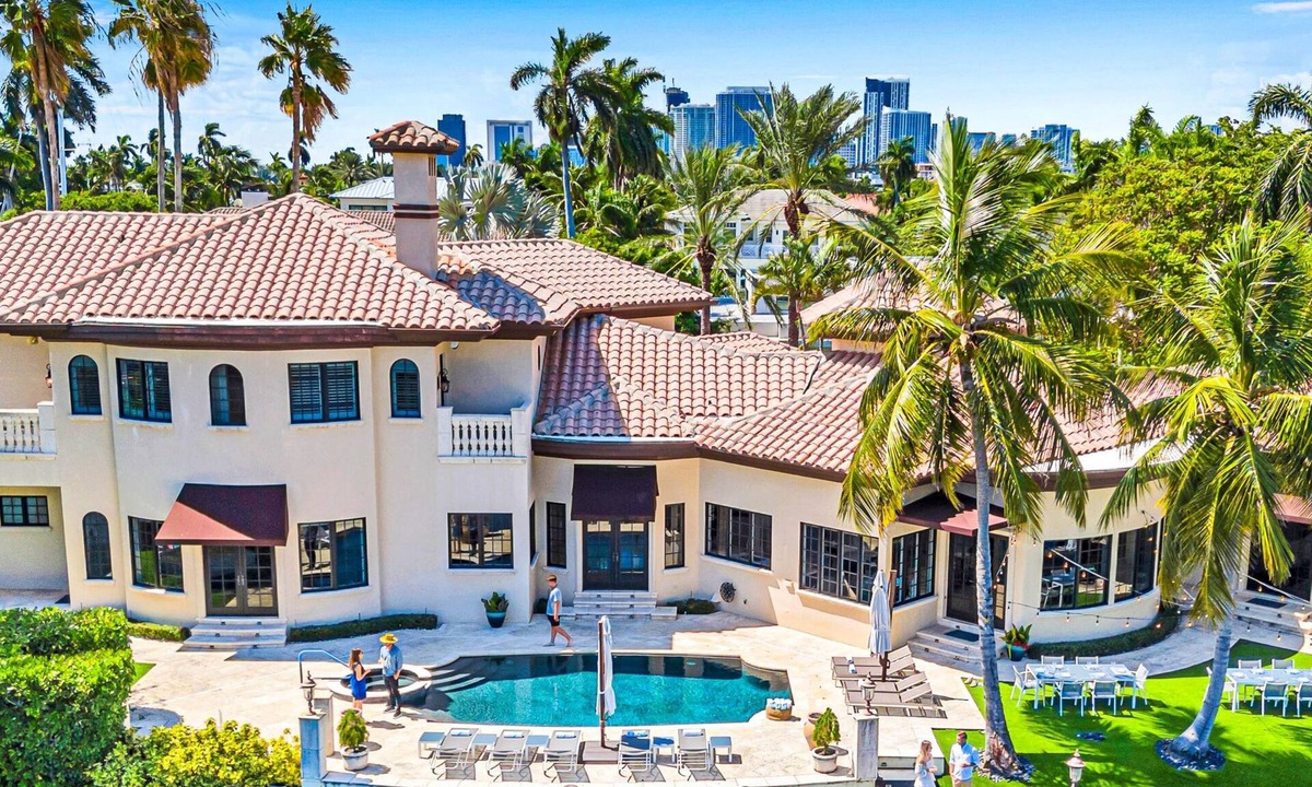 Las Olas Isles Villa | Majestic Waterfront Villa/Venice of America/Heated Pool/Canal View & Access/Royal Key