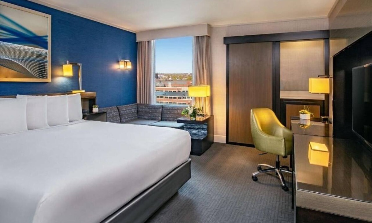 East Cambridge Hotel | Make Your Trip More Enjoyable! w/Indoor Pool, Pets are Allowed Here!