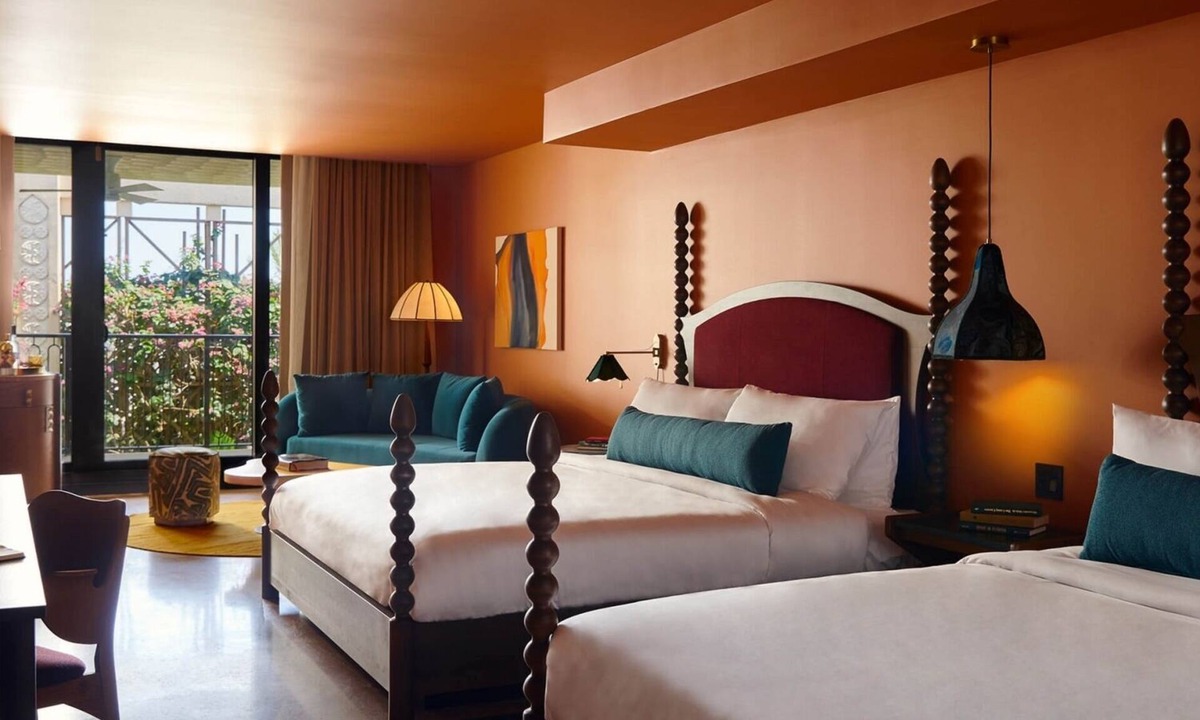 Coconut Grove Hotel | Making The Best Memories Along The Way! 3 Relaxing Units, Outdoor Pool!