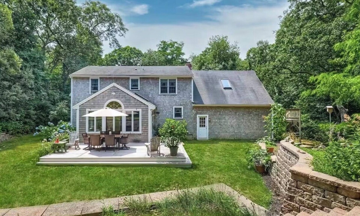 Marstons Mills House | Mariners Mills Charming 5-bedroom house in peaceful Barnstable